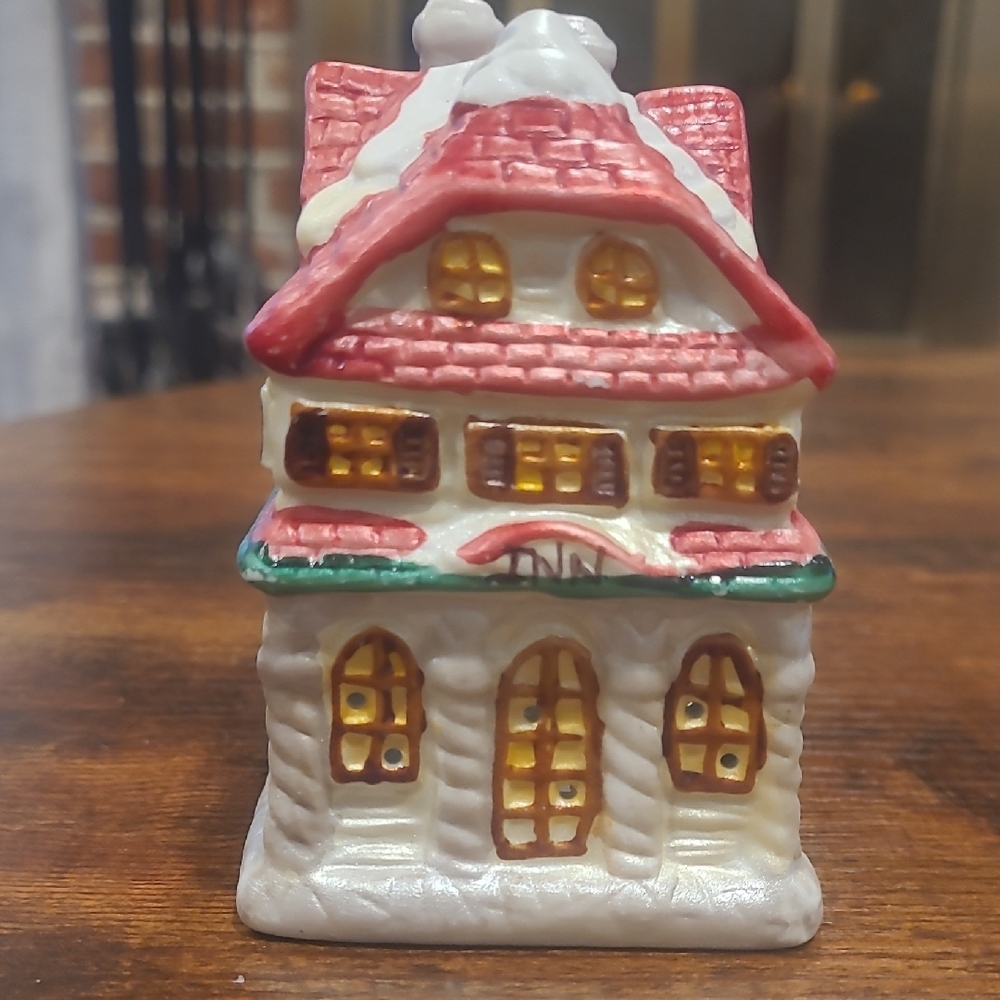 Christmas Inn Village Piece Tealight Holder.